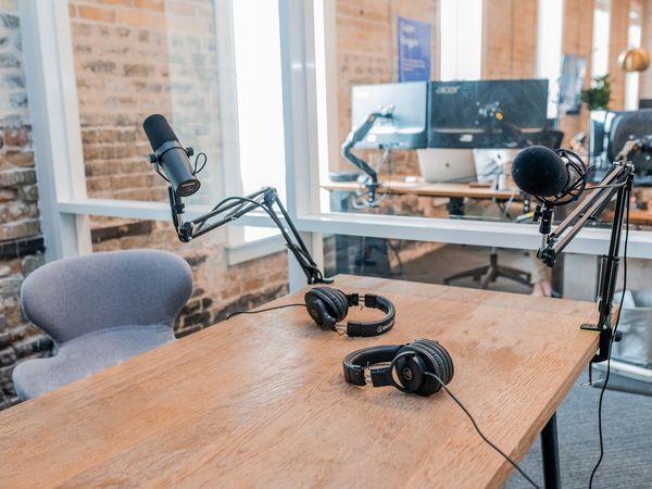 12 of the Best SEO Podcasts Every Marketer Should Listen To